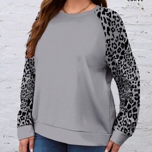 NWOT SHEIN Curve 1XL Animal Print Top fits like an XL.